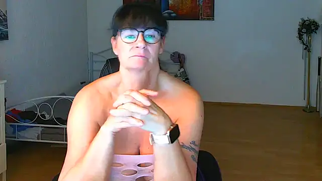 Sylly live cam on StripChat