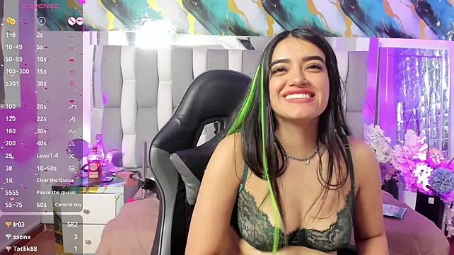 IsaDiiaz live cam on StripChat