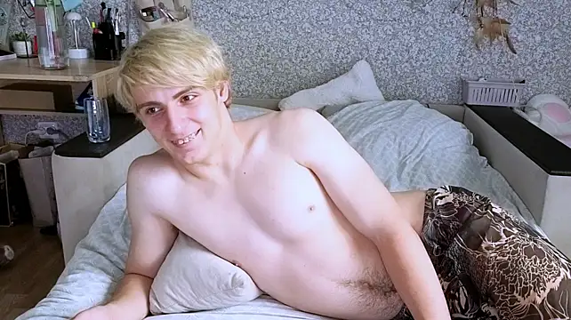 bloodyblondiee (M twink) - flash dick