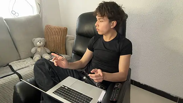 dantesaint (M twink) - take shirt off