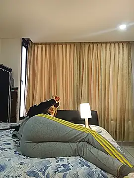 MiaIsabela_ live cam on StripChat