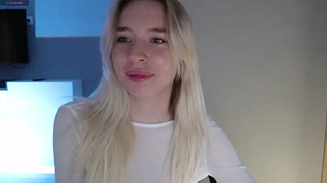 Emily_Hartt live cam on StripChat