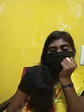 Keerthi_143 live cam on StripChat