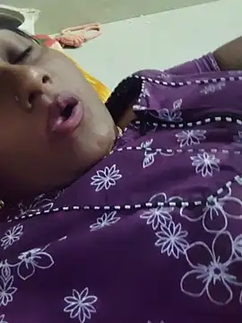 yamini1431 live cam on StripChat