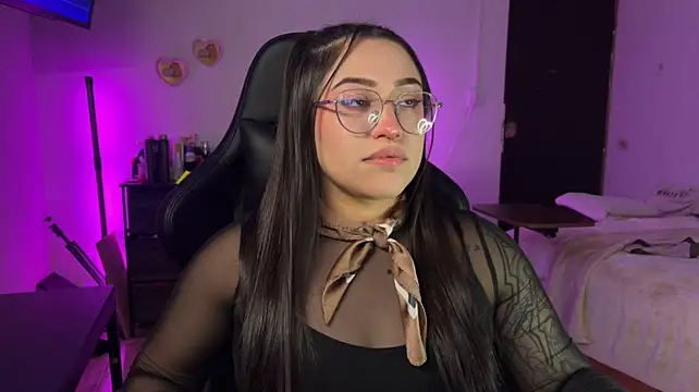 Lilyhotson live cam on StripChat
