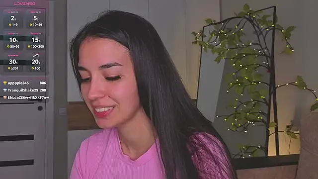 MollyGilberg live cam on StripChat
