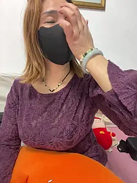 xiaoyanziandeng live cam on StripChat