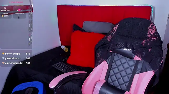 sofia_big (F mature) - show tits
