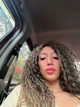 roxyrougee (F young) - Risky sexy topples in street