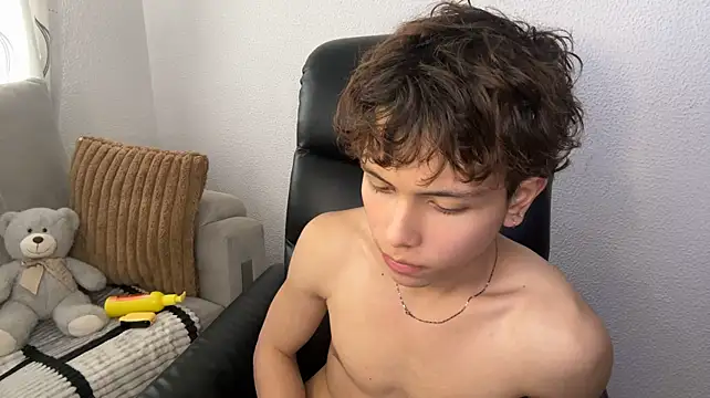 dantesaint (M twink) - take shirt off