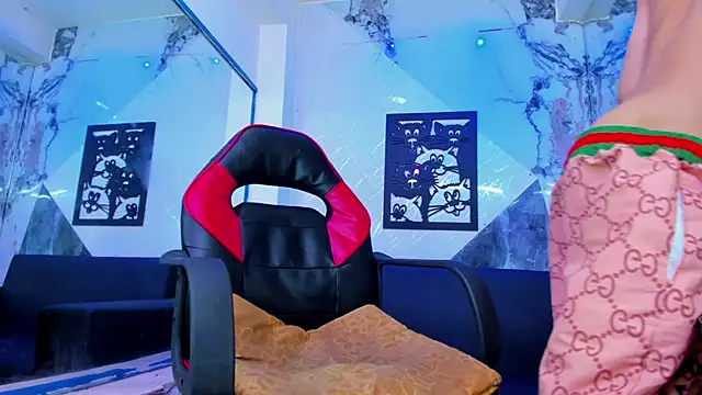 Brianhot0F live cam on StripChat