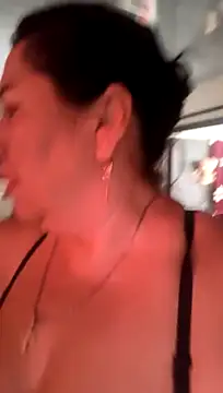 brenda_berck_ (F milf) - Show anál  1 finger hole