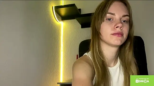 SunnyStrike live cam on StripChat