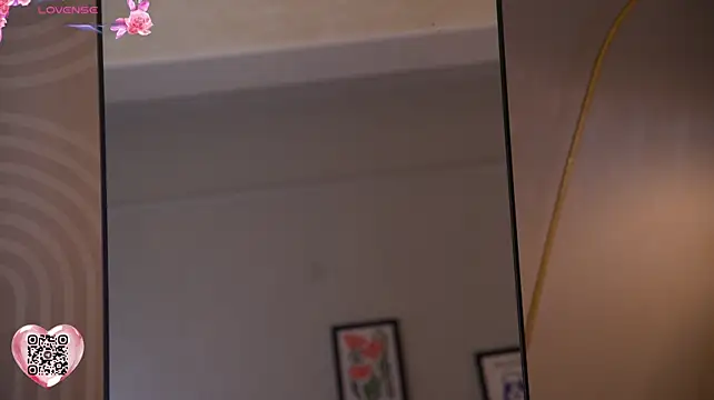 Emmiellee live cam on StripChat