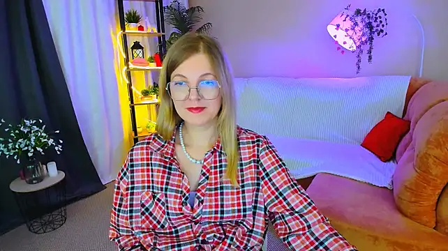 YourUniverser live cam on StripChat