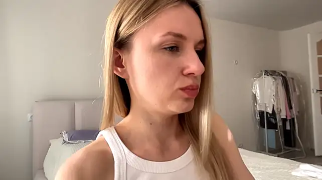 modestastorey (F young) - Play with boobs & sqeeuze boobs 🤭