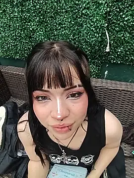 HannaRoussee live cam on StripChat