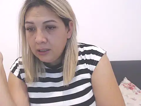 Ana-Raisa's live cam