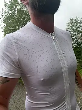 mrmoi1234 (Ask my age) - Go to gas station in wet clothes