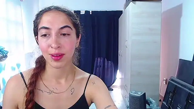 MariamGray1 live cam on StripChat