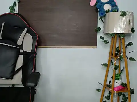 Sexynaina3 live cam on StripChat