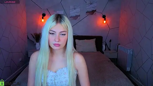 Catherine_Everly1 live cam on StripChat