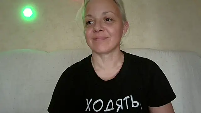 Linsy_Kim live cam on StripChat