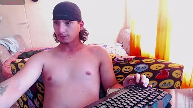 MrKingsaintx live cam on StripChat