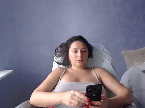 LuckyLisa23 live cam on StripChat
