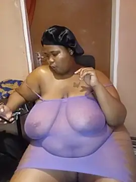 BustyBmw live cam on StripChat