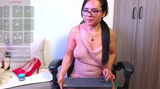 Tiara_R_ live cam on StripChat