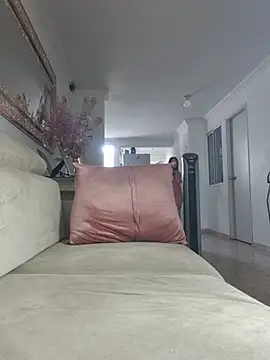 karla-bruni (F milf) - Blowjob on the stairs