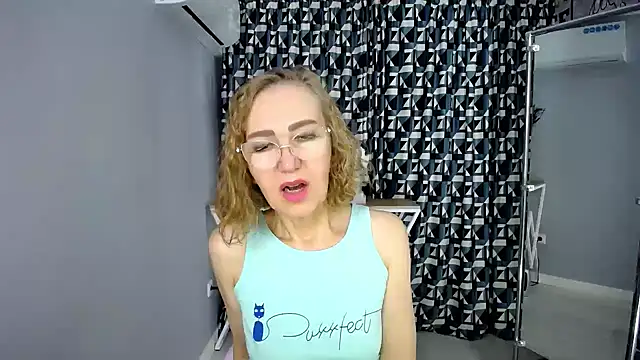 queen_a_n_i live cam on StripChat