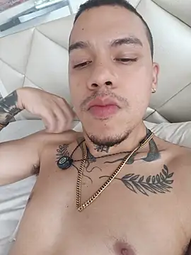 AlphaMasterXxx live cam on StripChat