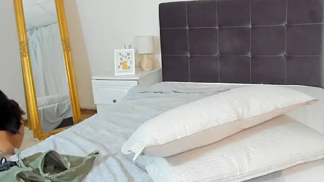 MiraVersse live cam on StripChat