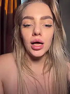 HugeBoobsAlice