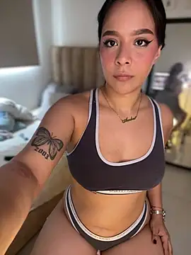 Amberxbluee live cam on StripChat