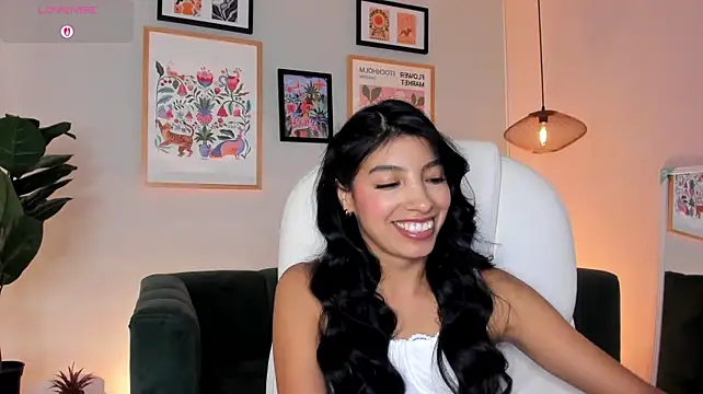 Tiffany_Low live cam on StripChat