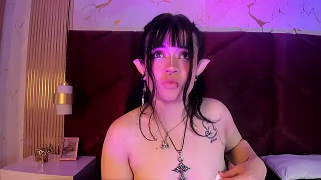 HannaRoussee live cam on StripChat