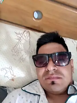 latino17 live cam on StripChat