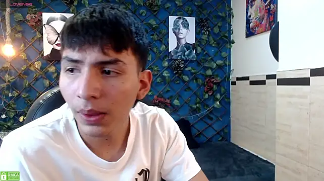 Leo_Royce live cam on StripChat