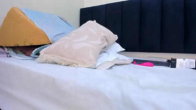 mayaevansmg live cam on StripChat