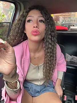 roxyrougee live cam