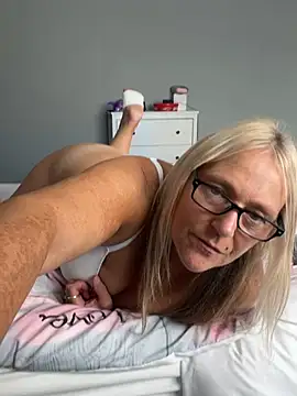 Blondnboujee53