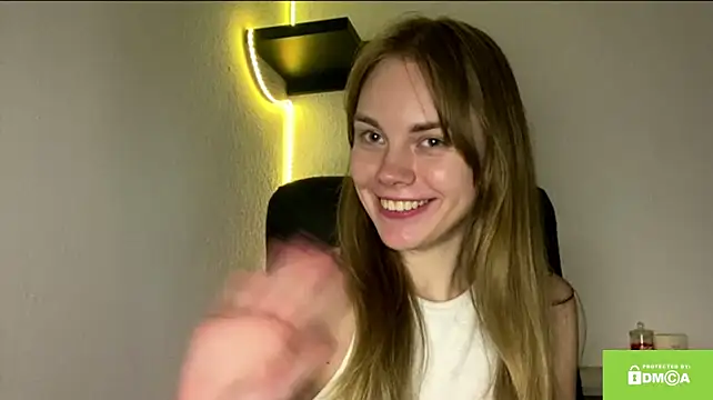 SunnyStrike live cam on StripChat