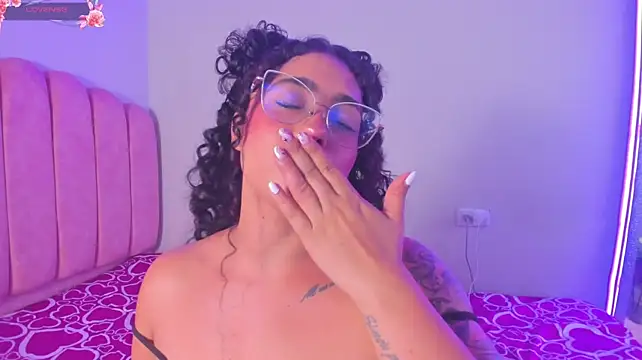 antonelllepiercee live cam on StripChat