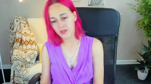 Liinda_Lee live cam on StripChat
