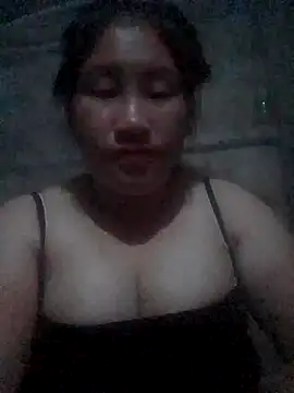 Phuongly_bb live cam on StripChat