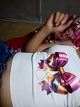 lina-lovebaby live cam on StripChat