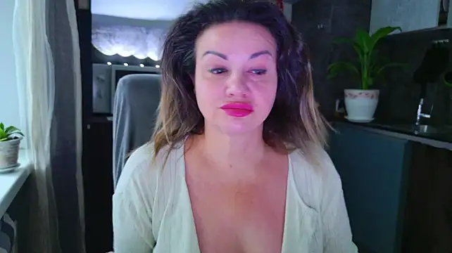 MishaMILF live cam on StripChat